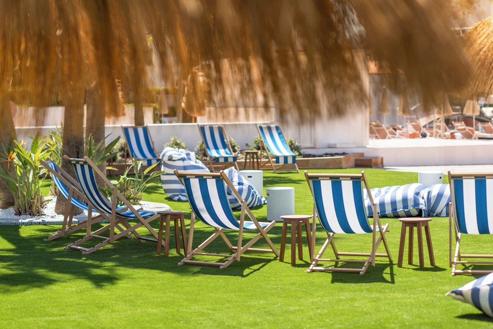 Hotel HSM Atlantic Park Hotel — Beach in Magaluf, Balearic Islands