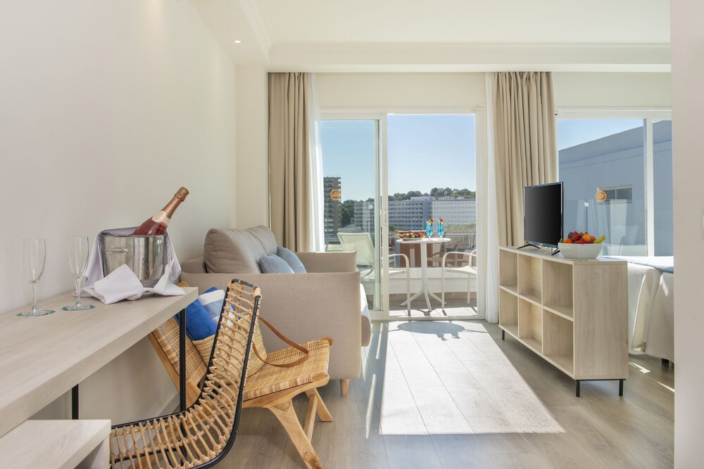 Hotel HSM Atlantic Park Hotel — Hotel rooms in Magaluf, Balearic Islands