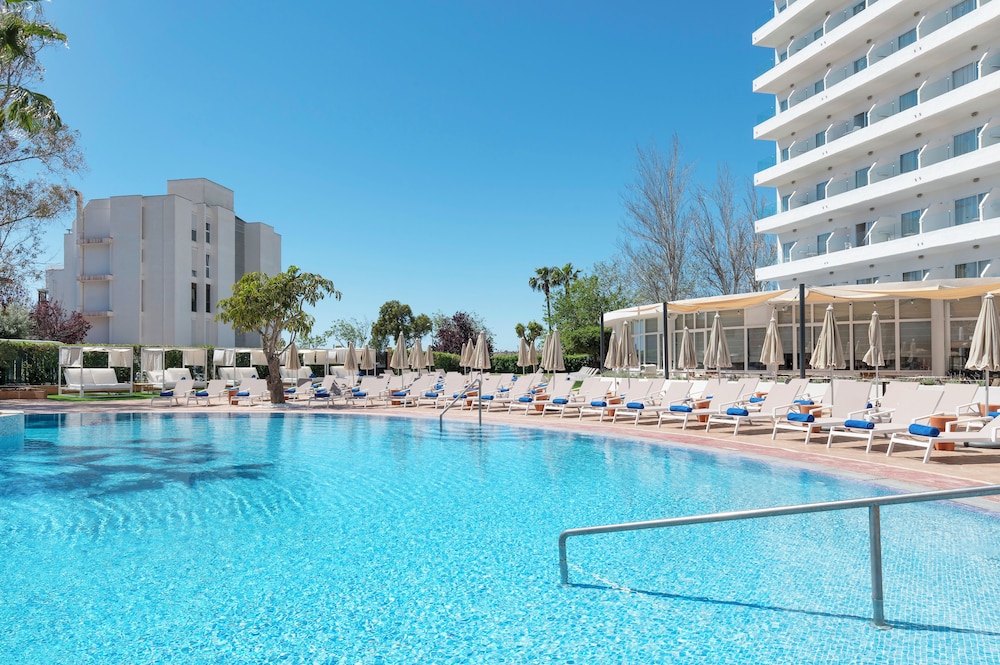 Hotel HSM Atlantic Park Hotel — Swimming pool in Magaluf, Balearic Islands