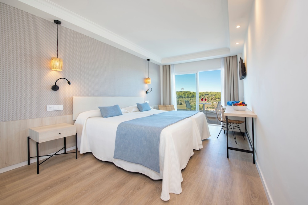 Hotel HSM Atlantic Park Hotel — Hotel rooms in Magaluf, Balearic Islands