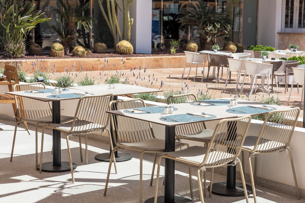 Hotel HSM Atlantic Park Hotel — Restaurant & bars in Magaluf, Balearic Islands