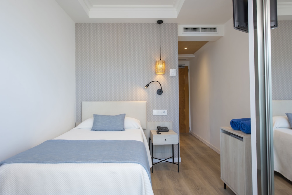 Hotel HSM Atlantic Park Hotel — Hotel rooms in Magaluf, Balearic Islands