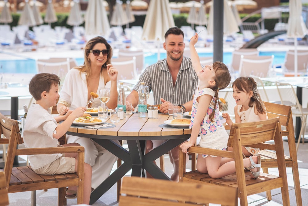Hotel HSM Atlantic Park Hotel — Restaurant & bars in Magaluf, Balearic Islands