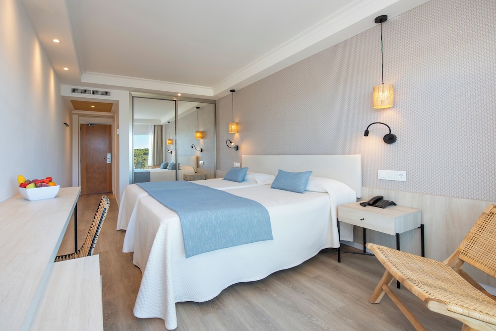 Hotel HSM Atlantic Park Hotel — Hotel rooms in Magaluf, Balearic Islands