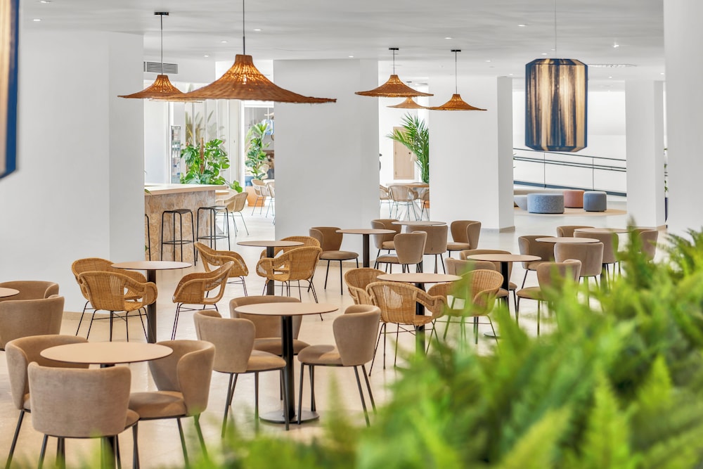 Hotel HSM Atlantic Park Hotel — Restaurant & bars in Magaluf, Balearic Islands