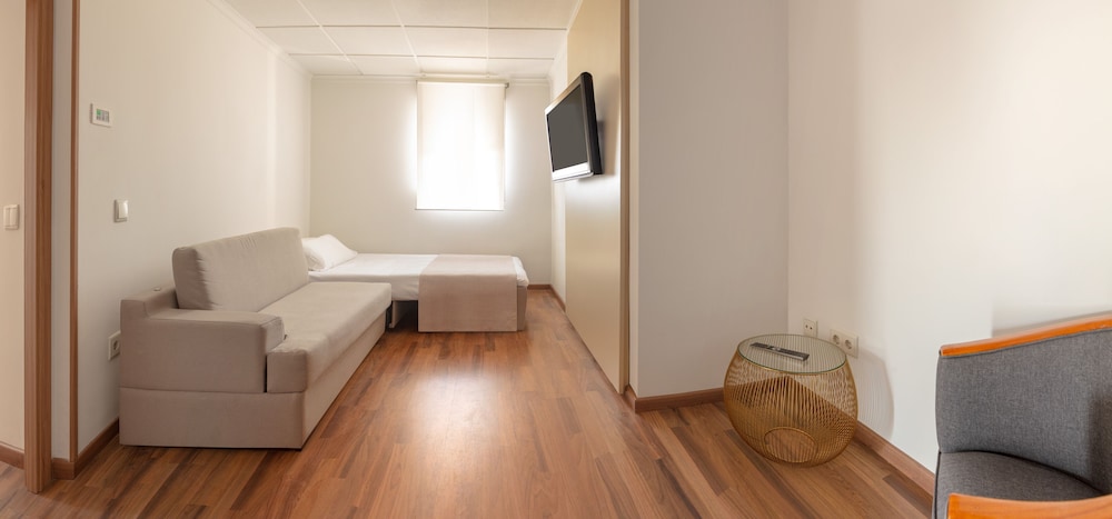 Hotel RH Victoria & Spa Benidorm By Hoteles RH — Hotel rooms in Benidorm, Valencian Community