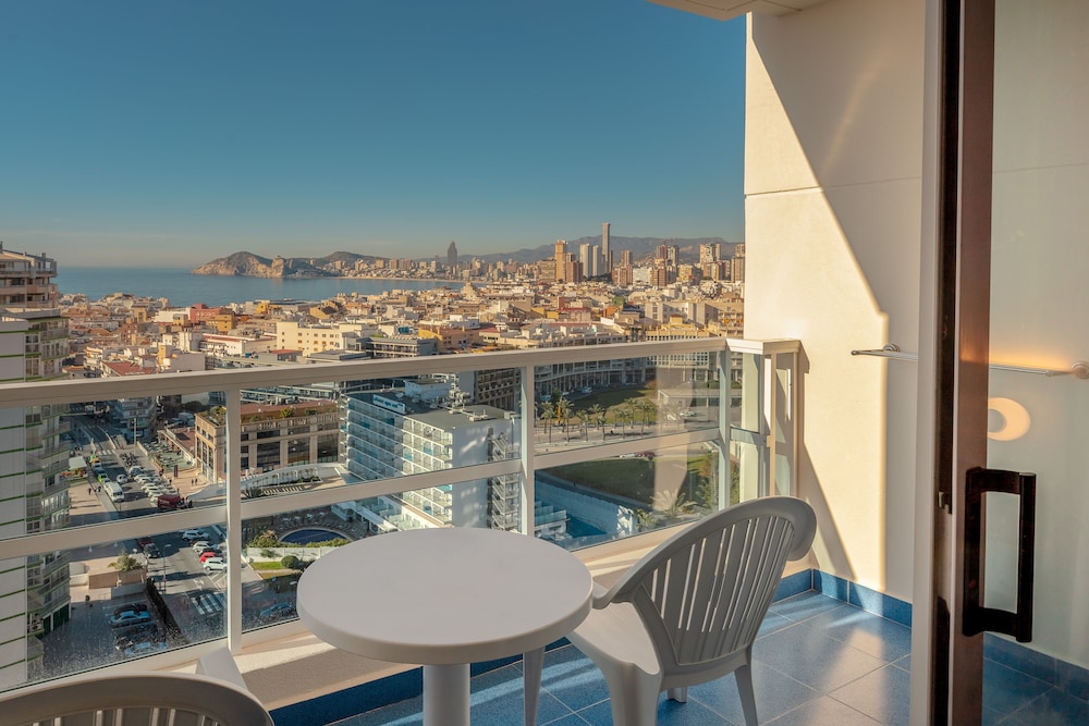 Hotel RH Victoria & Spa Benidorm By Hoteles RH — Hotel rooms in Benidorm, Valencian Community