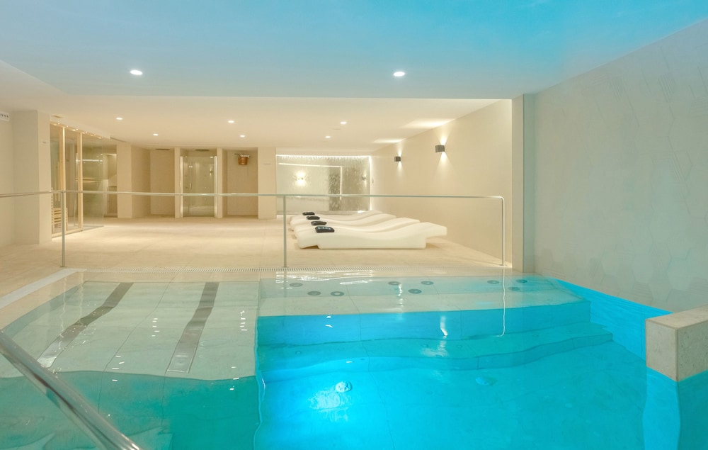 Hotel RH Victoria & Spa Benidorm By Hoteles RH — Swimming pool in Benidorm, Valencian Community