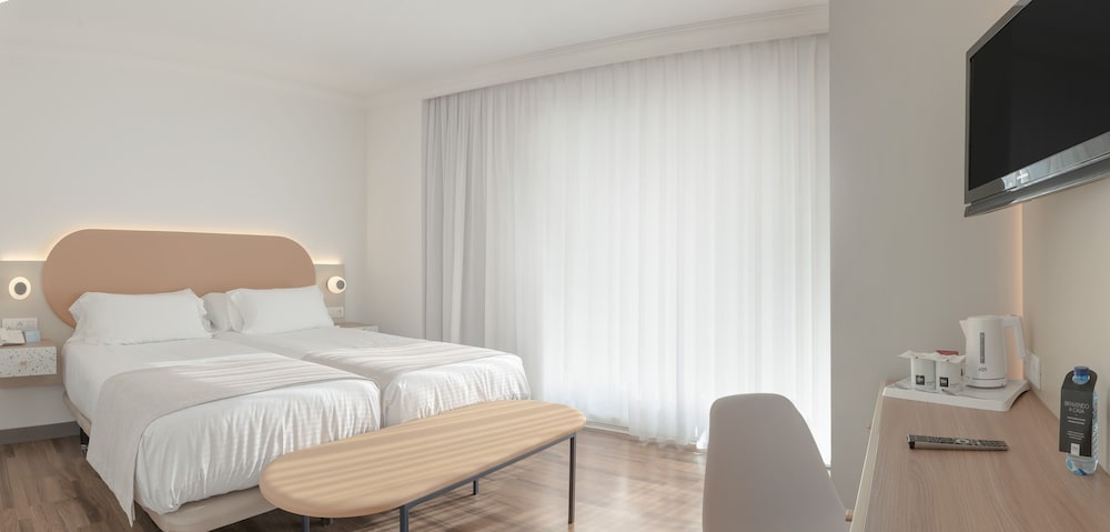Hotel RH Victoria & Spa Benidorm By Hoteles RH — Hotel rooms in Benidorm, Valencian Community