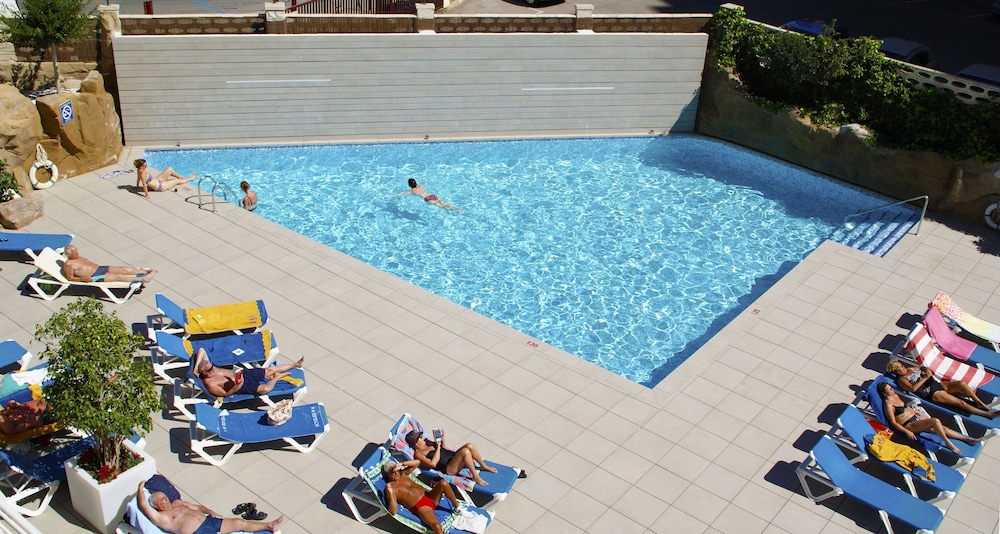 Hotel RH Victoria & Spa Benidorm By Hoteles RH — Swimming pool in Benidorm, Valencian Community