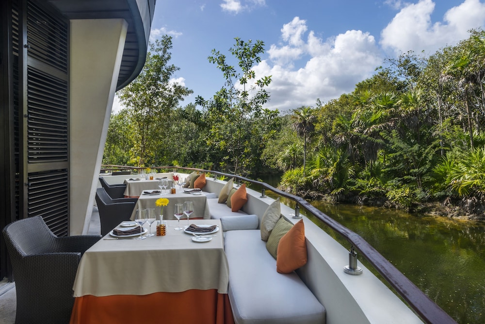 Blue Diamond Wellness Resort – All Inclusive – Adults Only — Restaurant & bars in Playa del Carmen, Quintana Roo