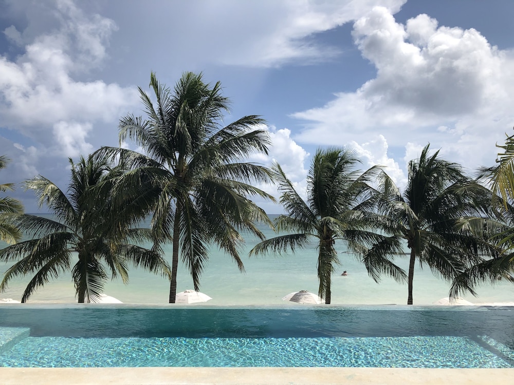 Blue Diamond Wellness Resort – All Inclusive – Adults Only — Swimming pool in Playa del Carmen, Quintana Roo