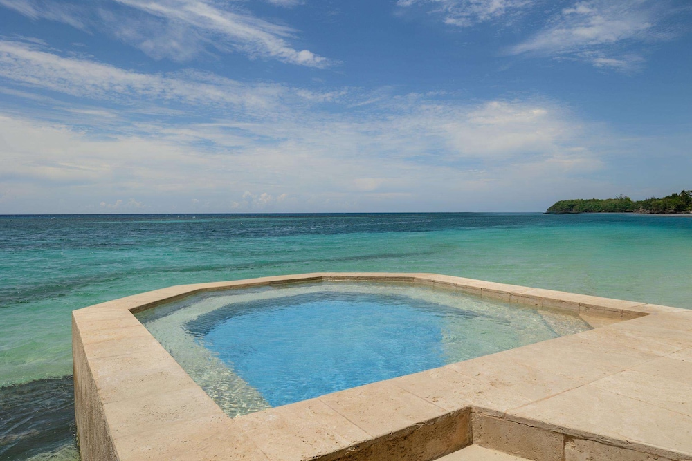 Sandals Jamaica Royal Plantation All Inclusive Adults Only — Swimming pool in Ocho Rios