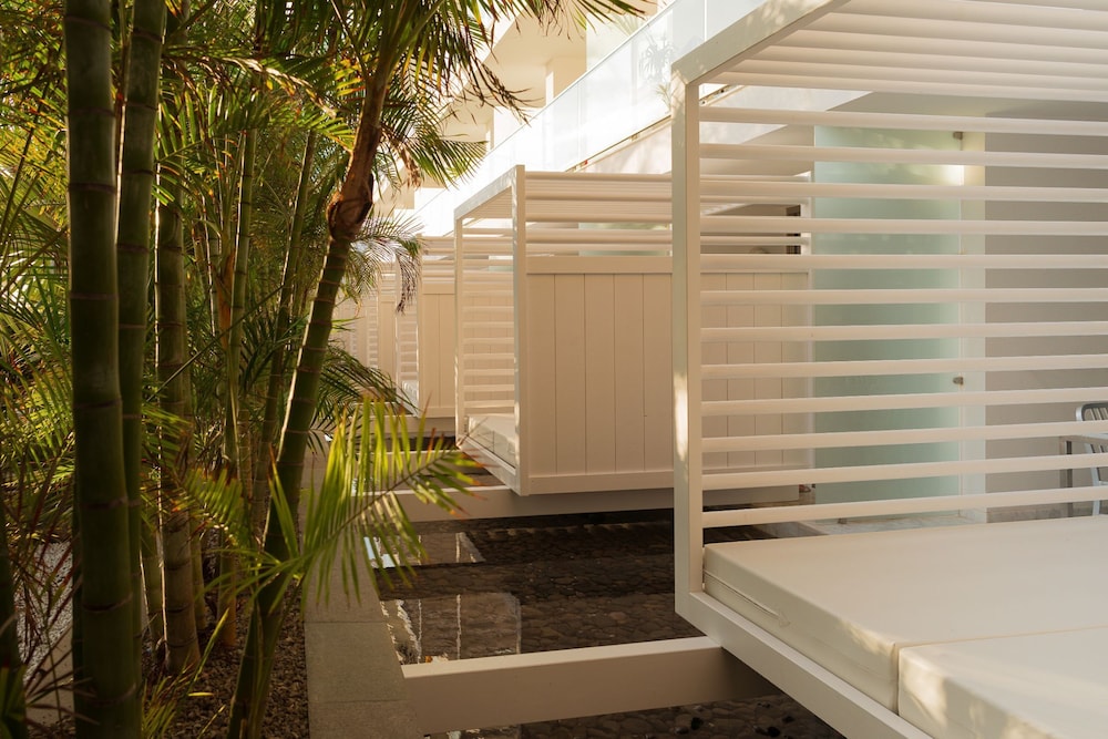 Marina Suites — Hotel building in Puerto Rico, Canary Islands