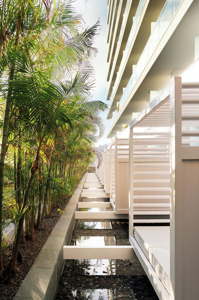 Marina Suites — Hotel building in Puerto Rico, Canary Islands