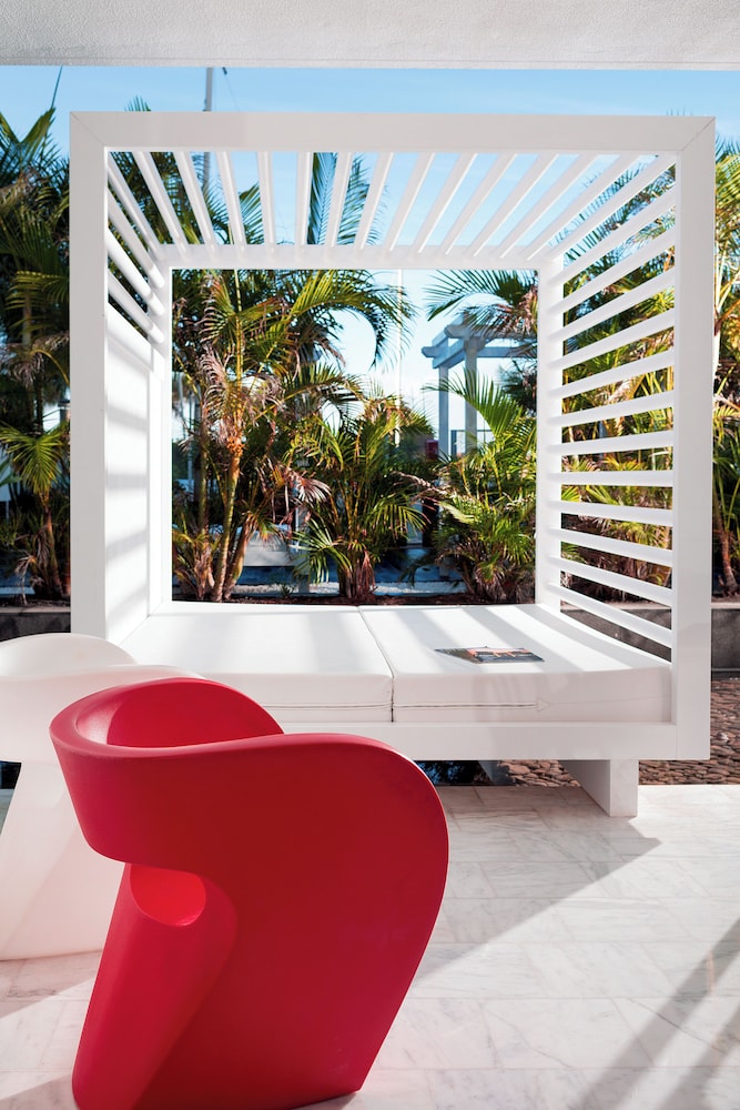 Marina Suites — Hotel building in Puerto Rico, Canary Islands