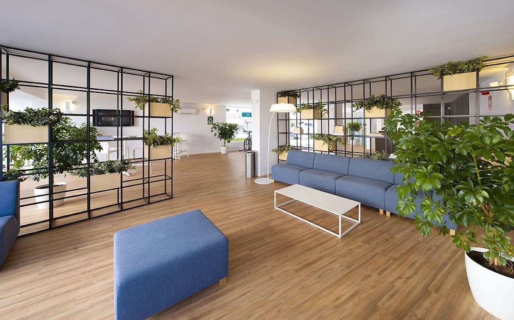 Hotel Vibra Maritimo — Hotel rooms in Ibiza Town, Balearic Islands