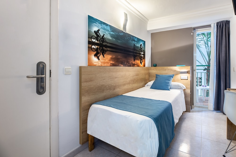 Hotel Vibra Maritimo — Hotel rooms in Ibiza Town, Balearic Islands