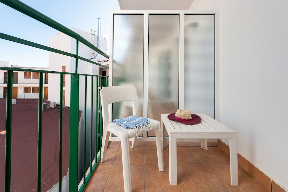 Hotel Vibra Maritimo — Hotel rooms in Ibiza Town, Balearic Islands