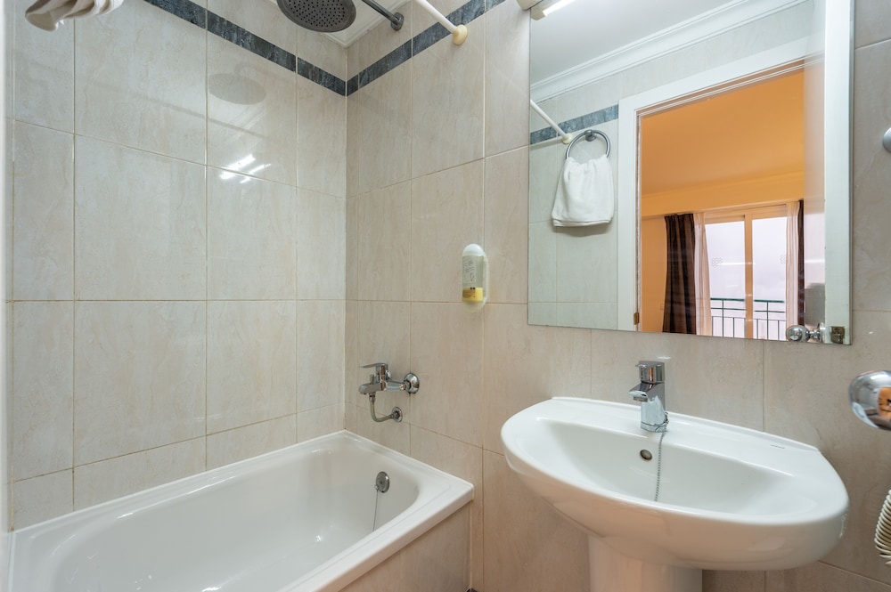 Hotel Vibra Maritimo — Hotel rooms in Ibiza Town, Balearic Islands