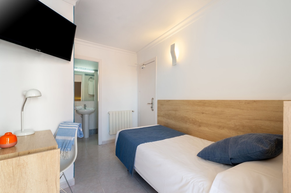 Hotel Vibra Maritimo — Hotel rooms in Ibiza Town, Balearic Islands