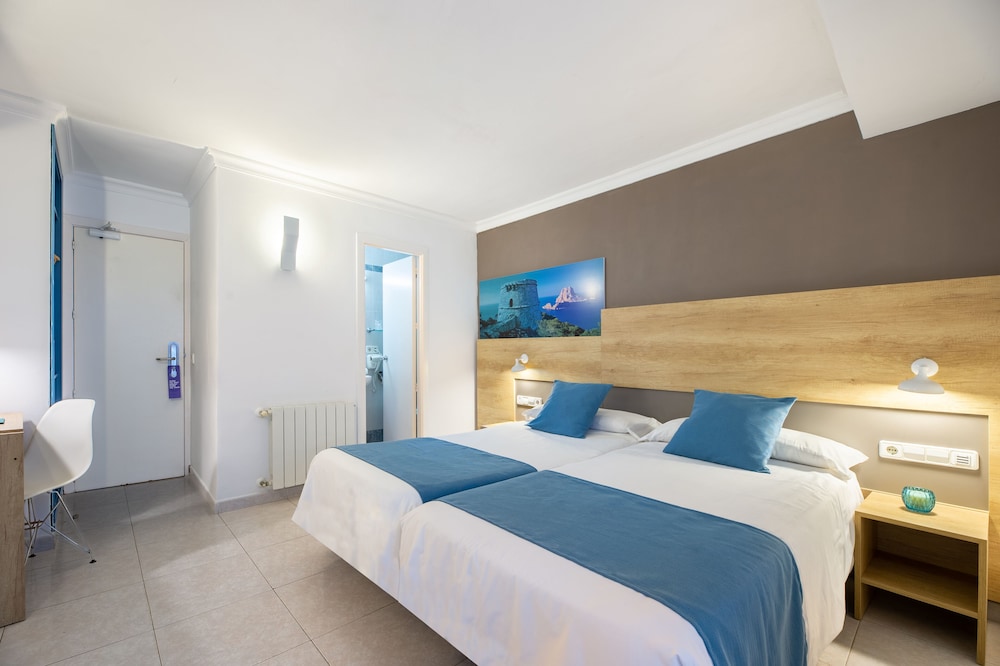 Hotel Vibra Maritimo — Hotel rooms in Ibiza Town, Balearic Islands