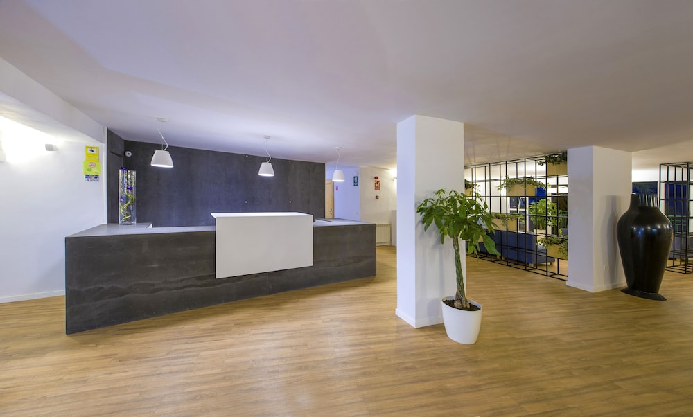 Hotel Vibra Maritimo — Hotel building in Ibiza Town, Balearic Islands