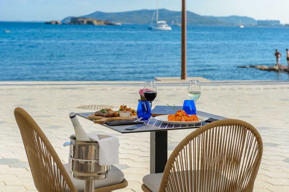 Hotel Vibra Maritimo — Restaurant & bars in Ibiza Town, Balearic Islands