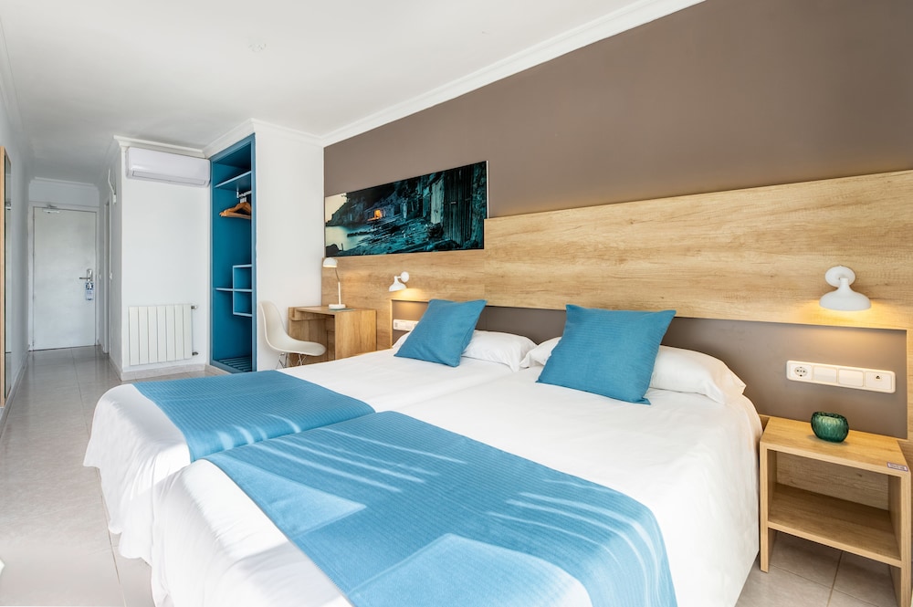 Hotel Vibra Maritimo — Hotel rooms in Ibiza Town, Balearic Islands