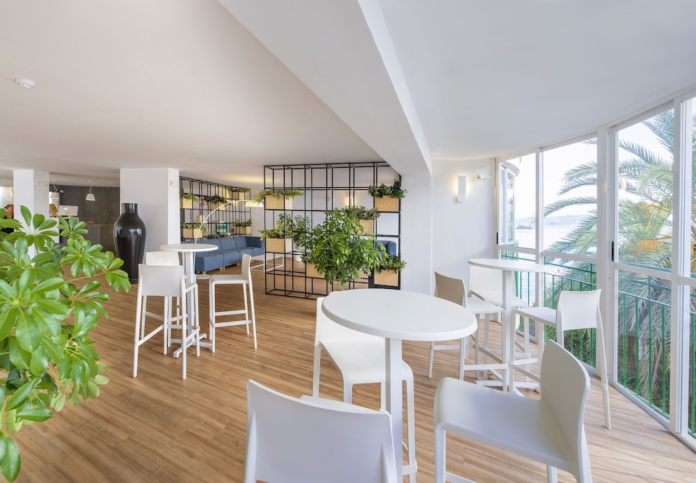 Hotel Vibra Maritimo — Restaurant & bars in Ibiza Town, Balearic Islands