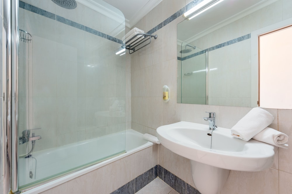 Hotel Vibra Maritimo — Hotel rooms in Ibiza Town, Balearic Islands