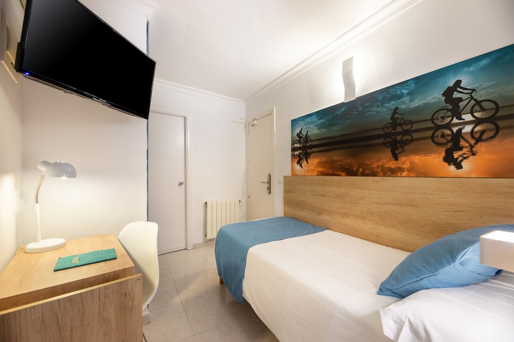 Hotel Vibra Maritimo — Hotel rooms in Ibiza Town, Balearic Islands