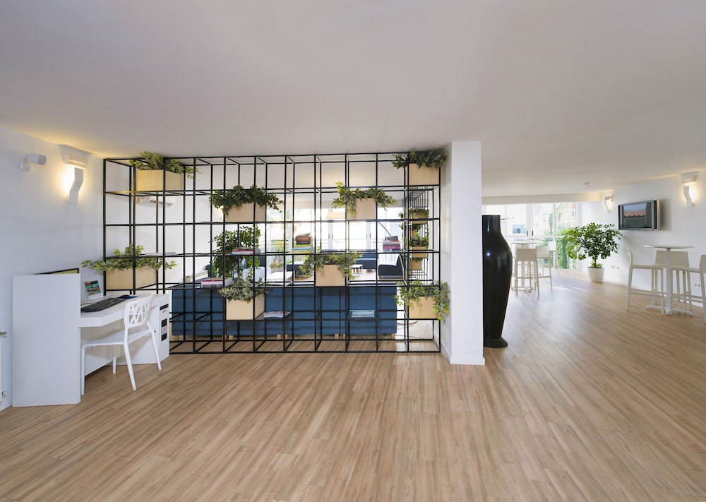 Hotel Vibra Maritimo — Hotel building in Ibiza Town, Balearic Islands