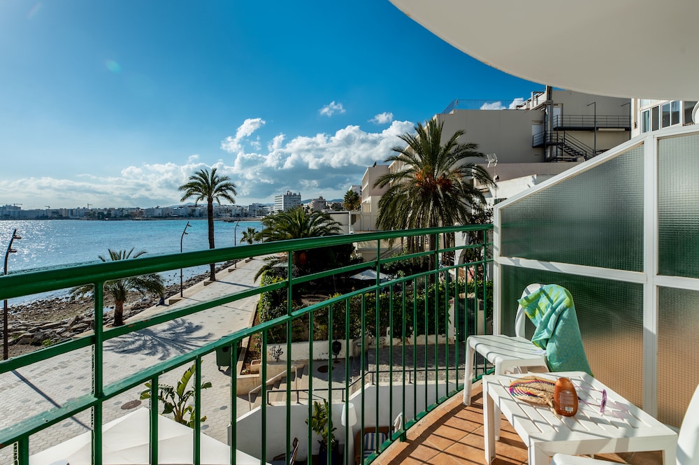 Hotel Vibra Maritimo — Hotel building in Ibiza Town, Balearic Islands