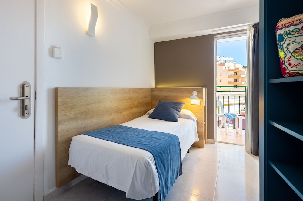 Hotel Vibra Maritimo — Hotel rooms in Ibiza Town, Balearic Islands