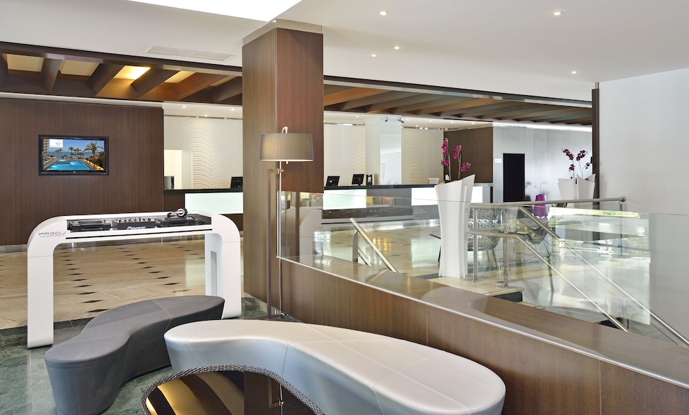 Ocean House Costa del Sol by Grupotel — Hotel building in Torremolinos, Andalusia