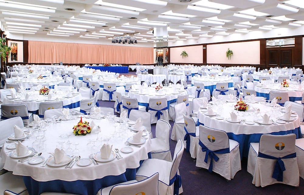 Ocean House Costa del Sol by Grupotel — Restaurant & bars in Torremolinos, Andalusia