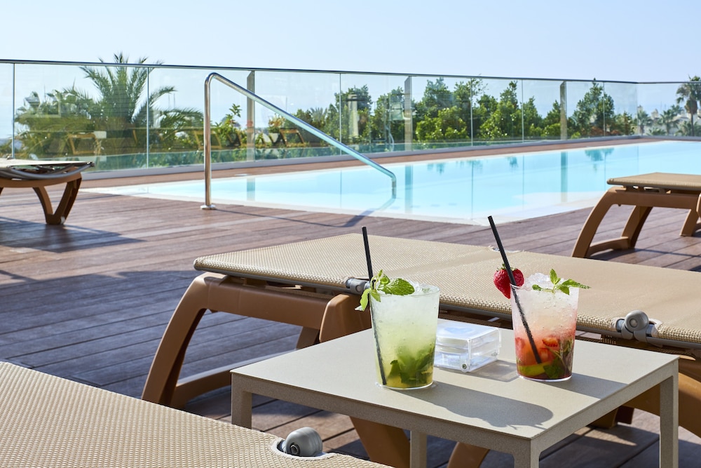Ocean House Costa del Sol by Grupotel — Swimming pool in Torremolinos, Andalusia