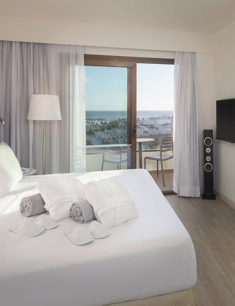 Ocean House Costa del Sol by Grupotel — Hotel rooms in Torremolinos, Andalusia