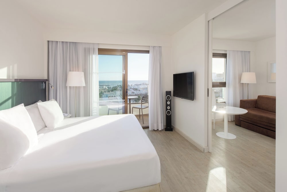 Ocean House Costa del Sol by Grupotel — Hotel rooms in Torremolinos, Andalusia