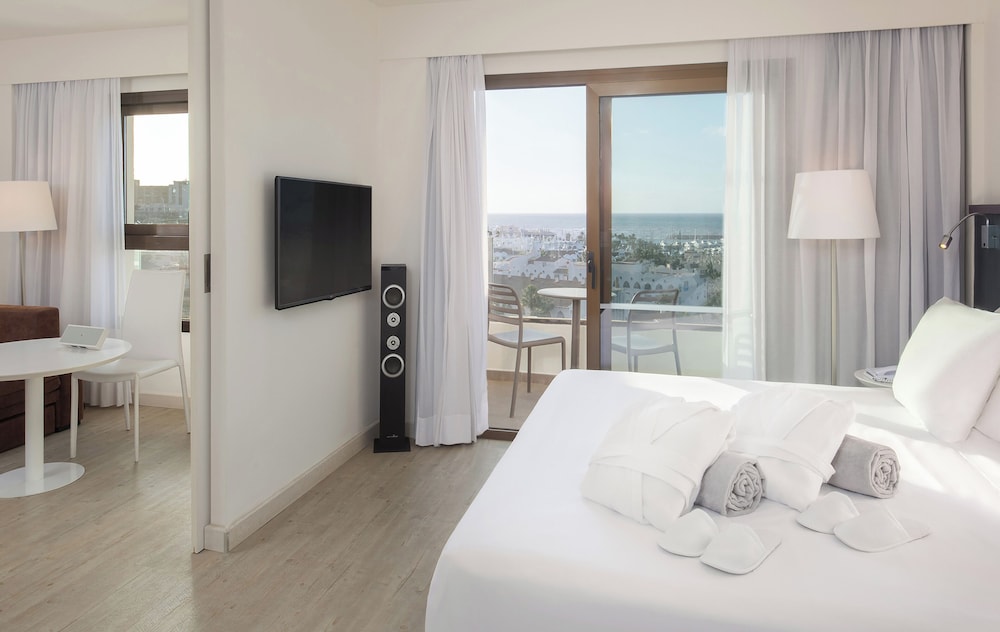 Ocean House Costa del Sol by Grupotel — Hotel rooms in Torremolinos, Andalusia
