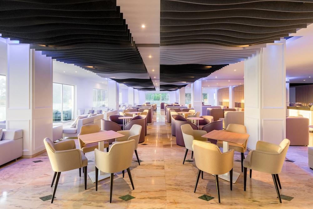 Ocean House Costa del Sol by Grupotel — Restaurant & bars in Torremolinos, Andalusia
