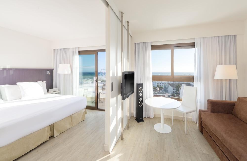 Ocean House Costa del Sol by Grupotel — Hotel rooms in Torremolinos, Andalusia