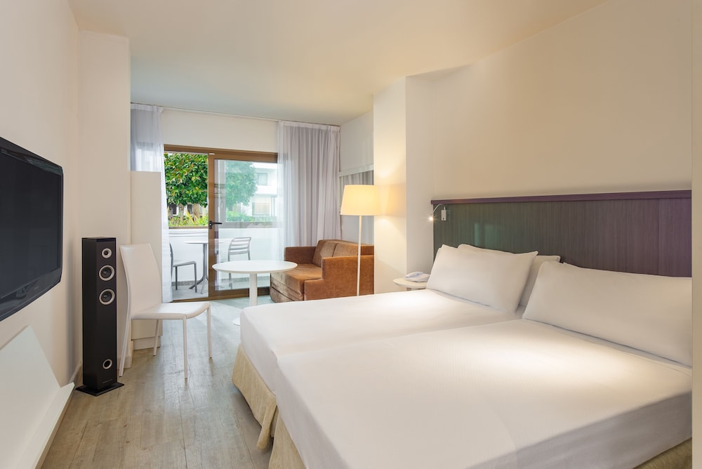 Ocean House Costa del Sol by Grupotel — Hotel rooms in Torremolinos, Andalusia