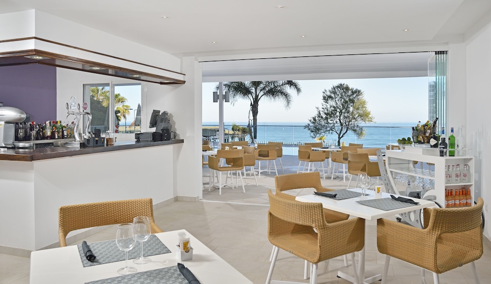 Ocean House Costa del Sol by Grupotel — Restaurant & bars in Torremolinos, Andalusia
