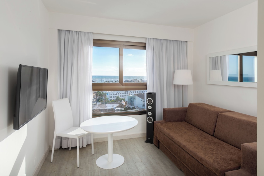 Ocean House Costa del Sol by Grupotel — Hotel rooms in Torremolinos, Andalusia