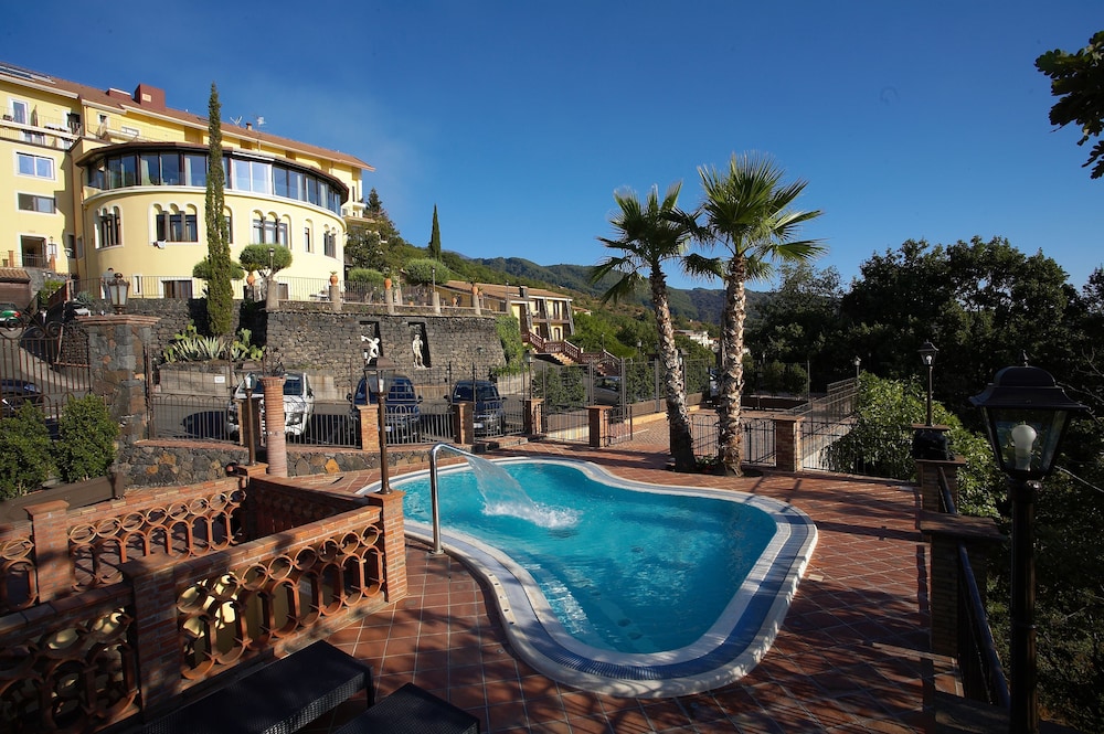 Airone Wellness Hotel — Swimming pool in Zafferana Etnea, Sicily