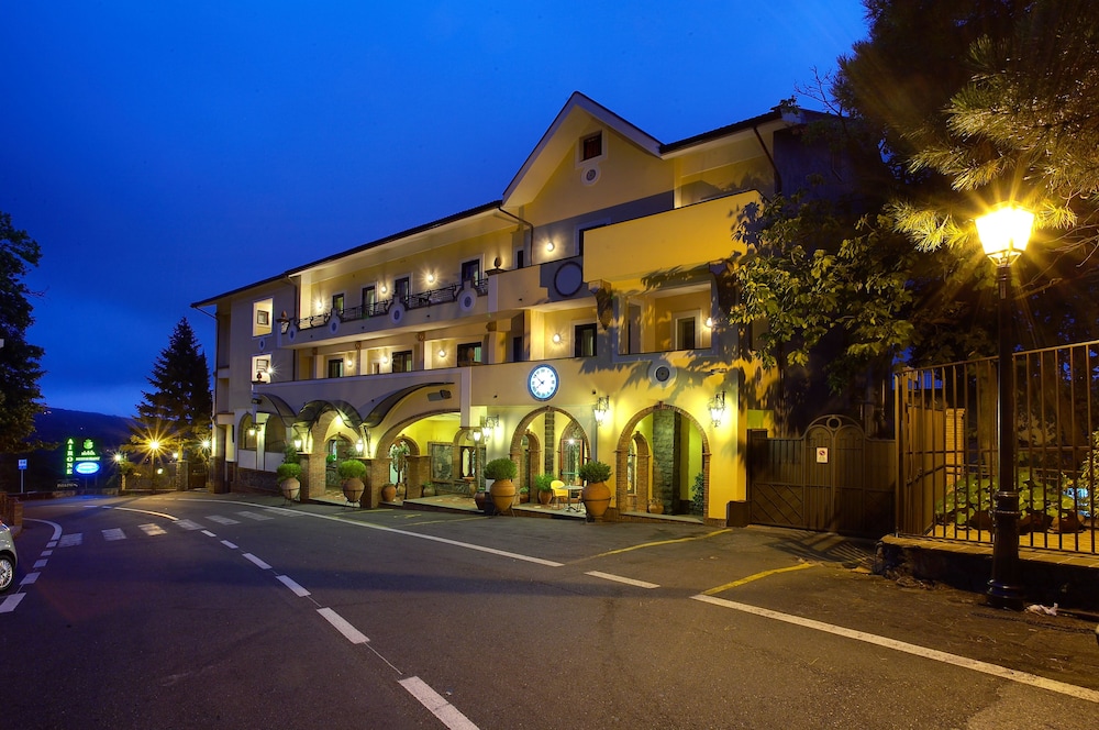 Airone Wellness Hotel — Hotel building in Zafferana Etnea, Sicily