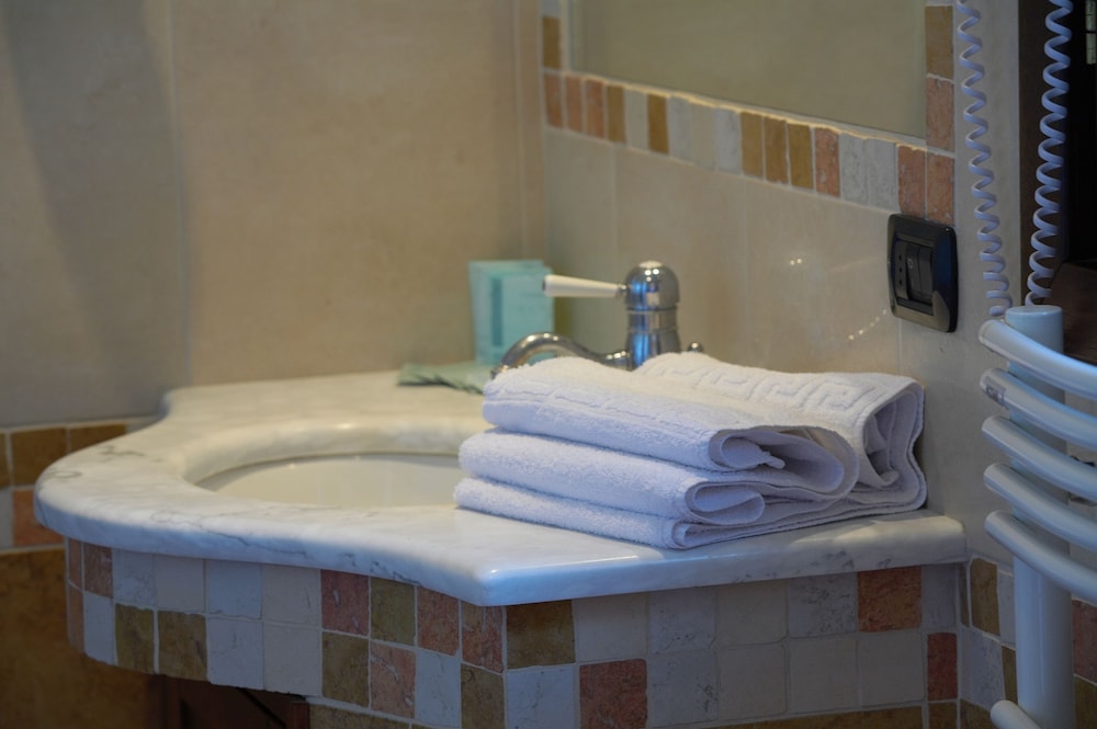 Airone Wellness Hotel — Hotel rooms in Zafferana Etnea, Sicily