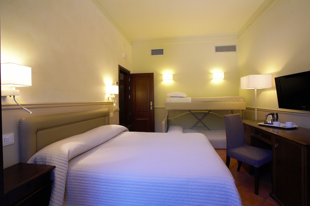 Airone Wellness Hotel — Hotel rooms in Zafferana Etnea, Sicily